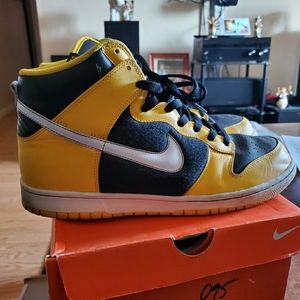 Nike dunks mid black and yellow
